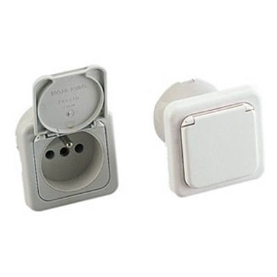 Toma 220v. con Tapa Seguridad Blanca